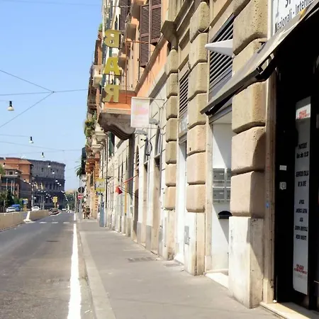 Pensionat Colosseo's Door